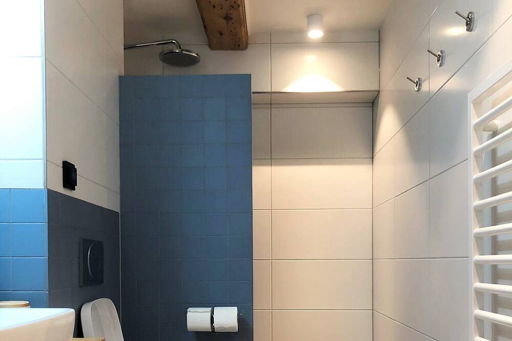 Stay in our centrally located 18th century house. Contactless stay possible. in Holländische Küste