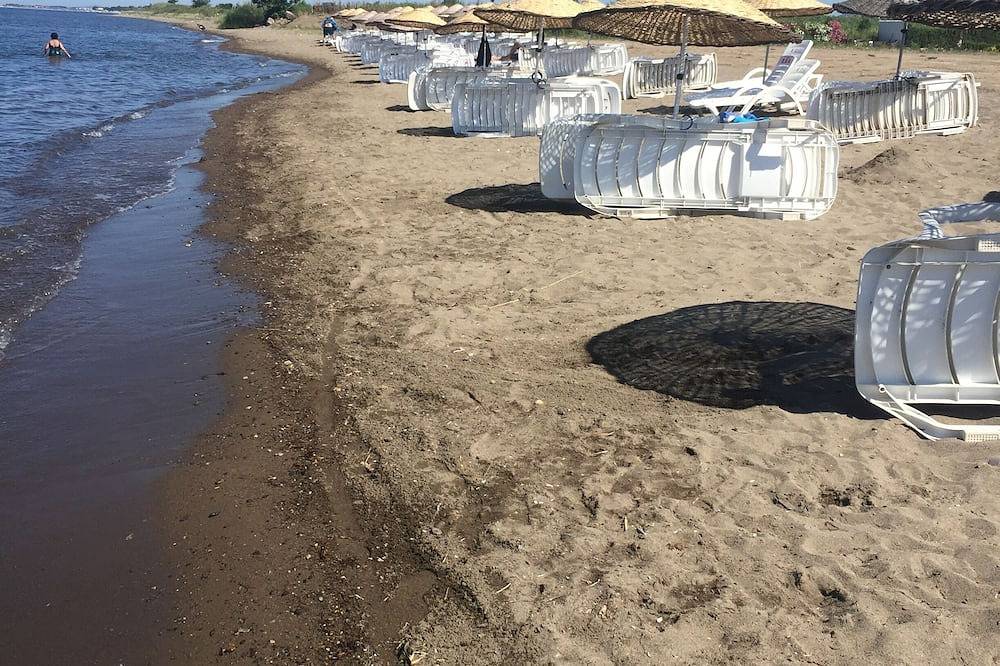 İzmir Dikili Site İçinde  Havuzlu-Bahçeli Villa in Izmir Province