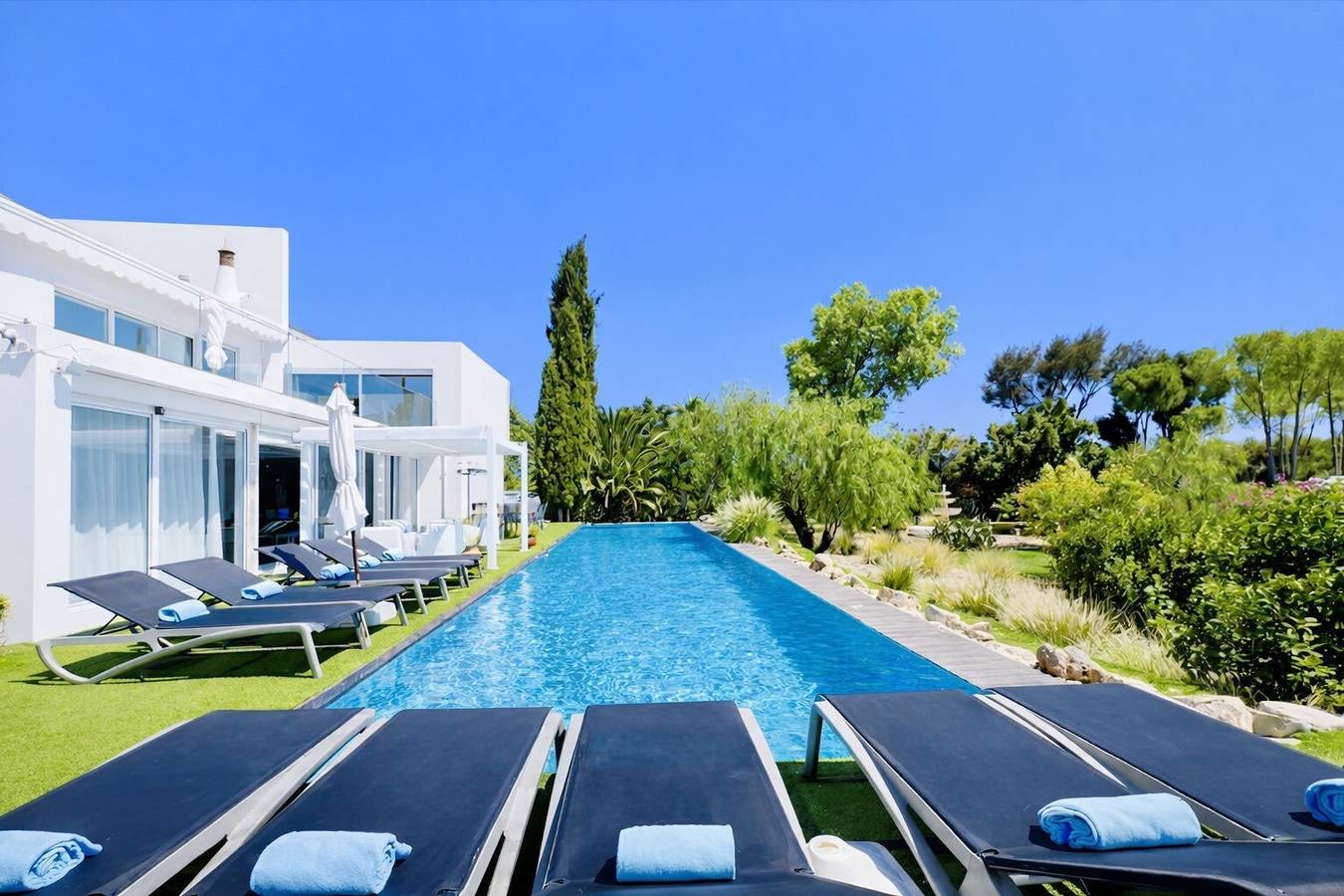 Villa « Casa Do Lago » avec vue sur mer, Wi-Fi et climatisation in Estoi, Faro