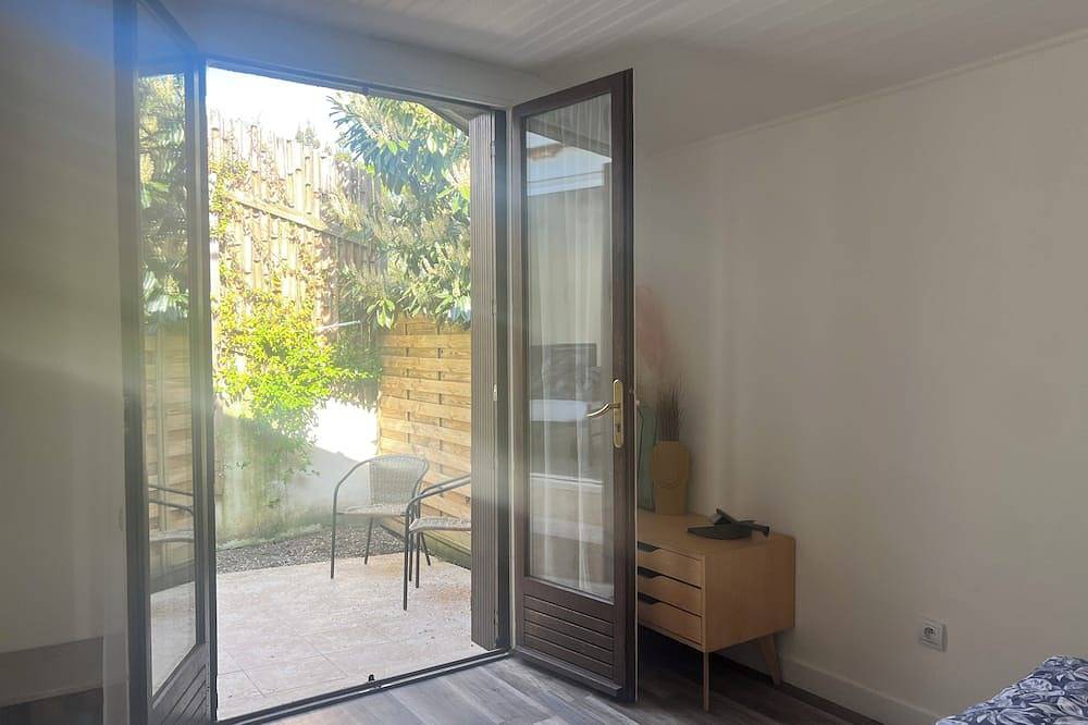 Peaceful Family Home, Garden & Patio & Private Parking, Visit Disney & Paris in Champs-sur-Marne, Seine-et-Marne
