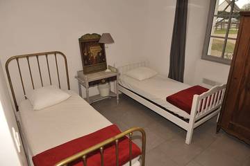 Gîte pour 21 Personnes dans Farges-Allichamps, Saint-Amand-Montrond, Photo 1