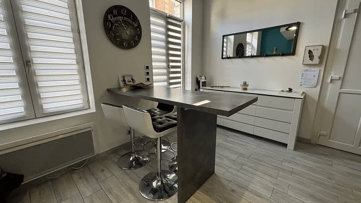 Entire apartment, Le Bleuet, entre les places in Arras, Arras region