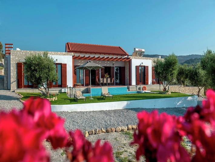 Ferienhaus für 8 Personen, mit Pool und Garten, kinderfreundlich