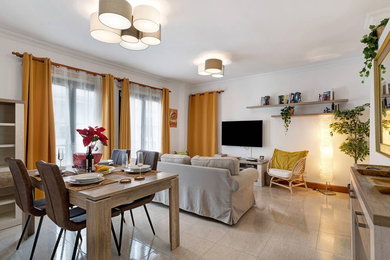 Ganze Wohnung, Ferienwohnung 'Alpispa' mit Balkonen und Wlan in Arrecife Centro, Arrecife