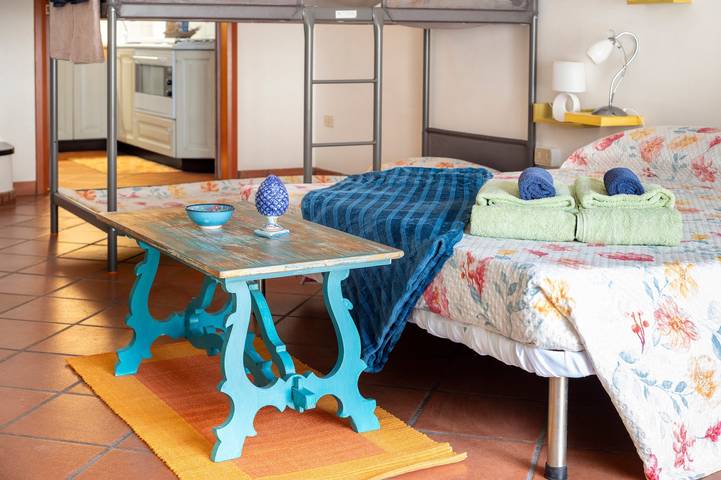 Entire apartment, Apartment 'La Terra Di Mezzo' with Balcony, Wi-Fi and Air Conditioning in Palmariggi, Lecce Province