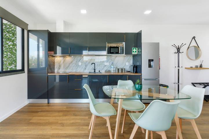 Entire apartment, Sea View, Modern Studio with Parking in Gaula, Madeira