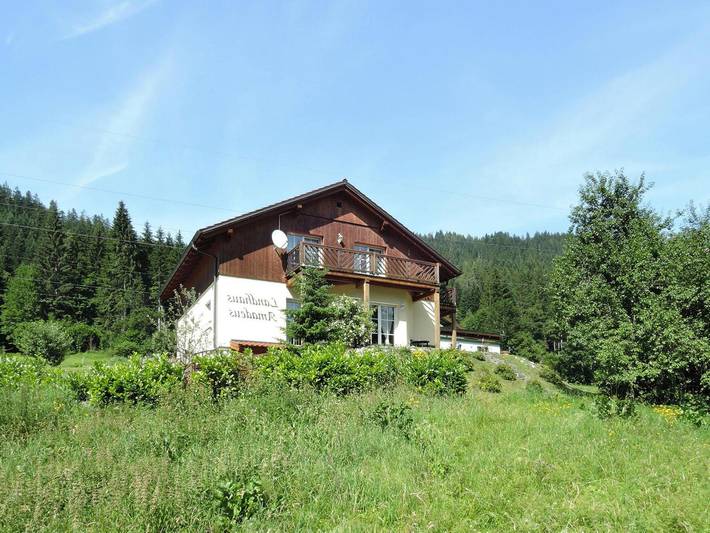 Ferienhaus für 8 Personen, mit Balkon und Terrasse sowie Whirlpool und Garten
