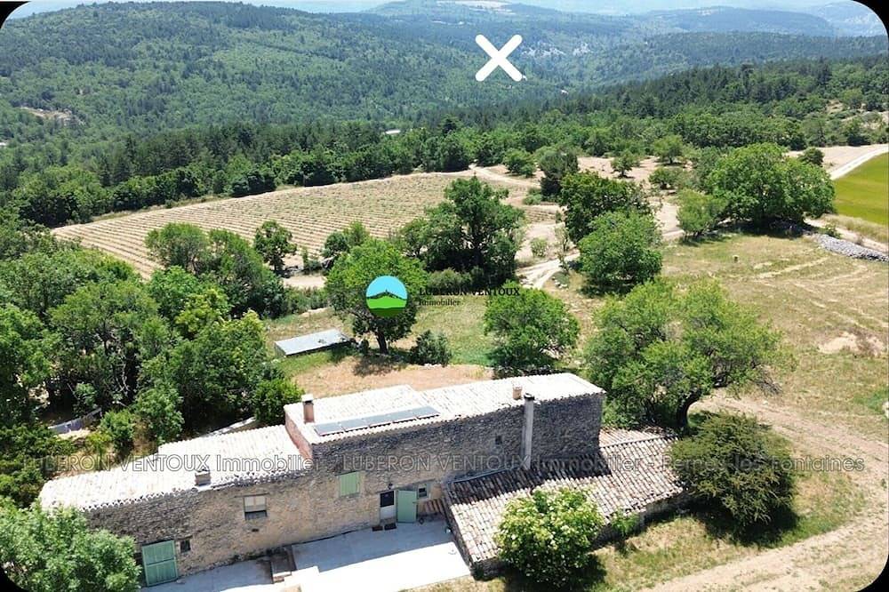 Farmhouse in the heart of nature, panoramic view, absolute peace and quiet. in Sault, Parc naturel régional du Mont-Ventoux