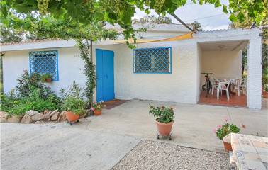 Gîte pour 6 personnes, avec piscine ainsi que jardin et terrasse à Orgosolo