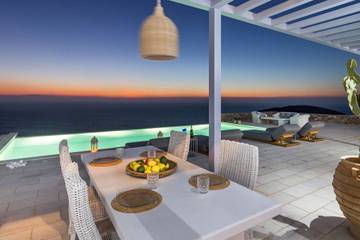 Holiday Rental for 8 People in Syros, Cyclades, Photo 1
