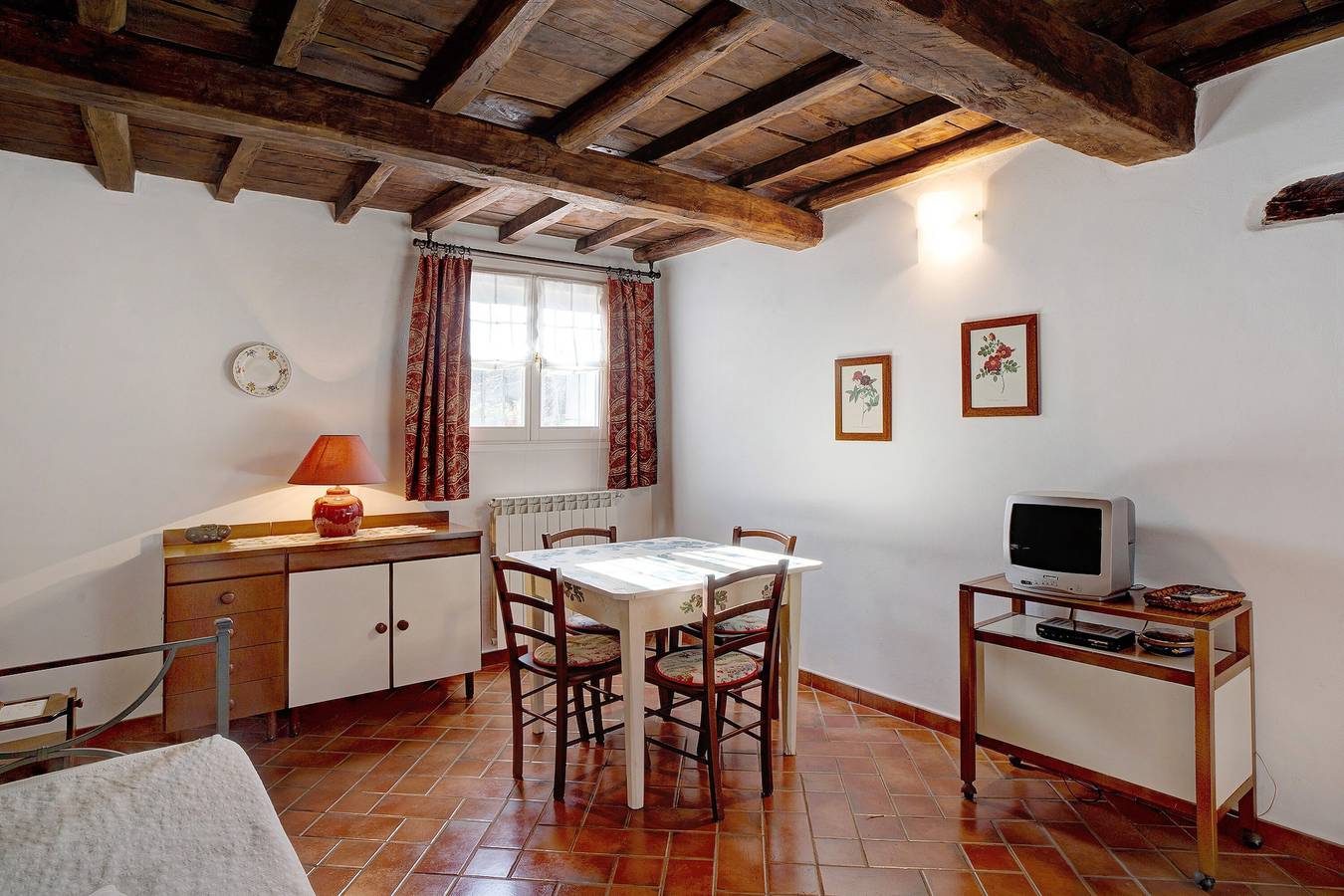 Ganze Wohnung, Apartment 'Il piccolo fienile' mit Gemeinschaftspool, Garten und Wlan in Vessalico, Ligurische Alpen