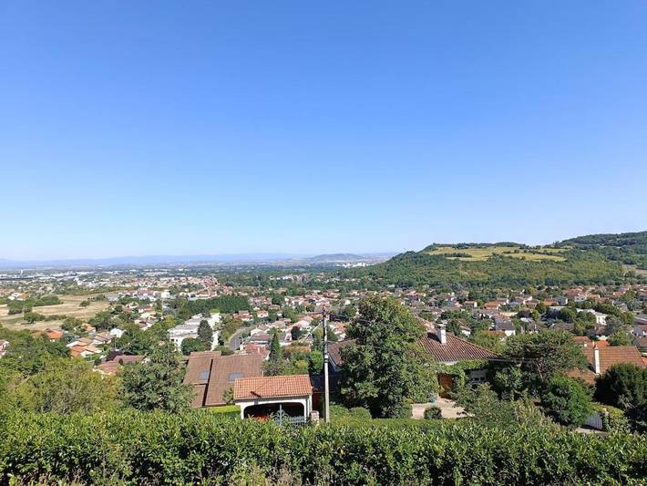 Gîte pour 4 personnes, avec vue ainsi que jardin et balcon, animaux acceptés dans Blanzat