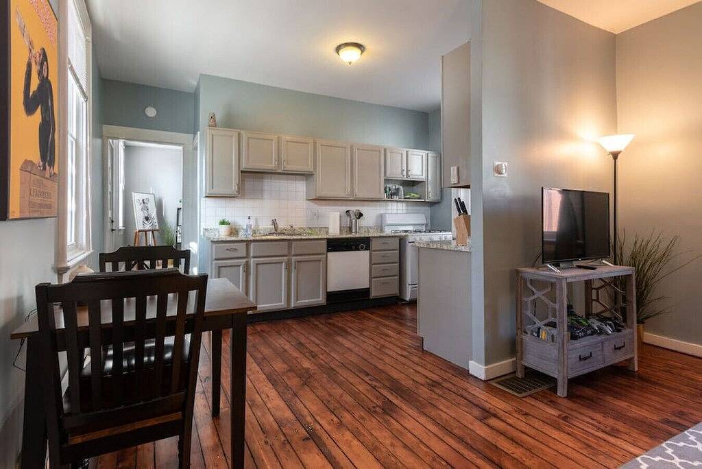 Ganze Wohnung, Cozy Apt in Walkable Area Downtown w/ Parking in Cincinnati, Hamilton County (OH)