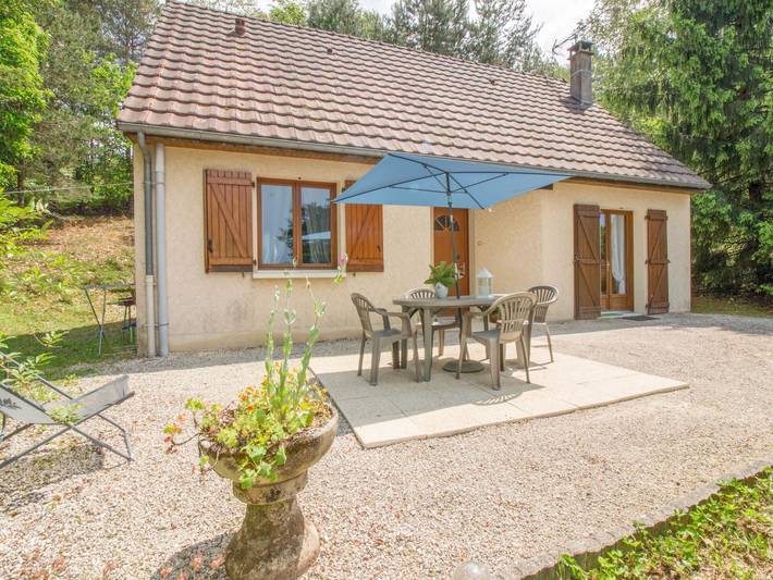 Location de vacances pour 4 personnes, avec jardin à Aubazines