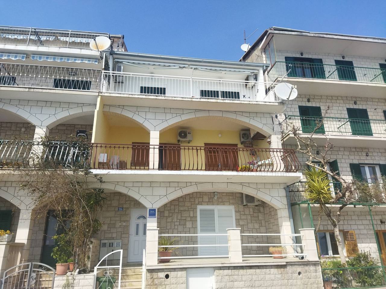 Apartamento entero, Apartamento para dos personas en la playa Podgora, Makarska A-6801-a in Podgora, Rivera de Makarska