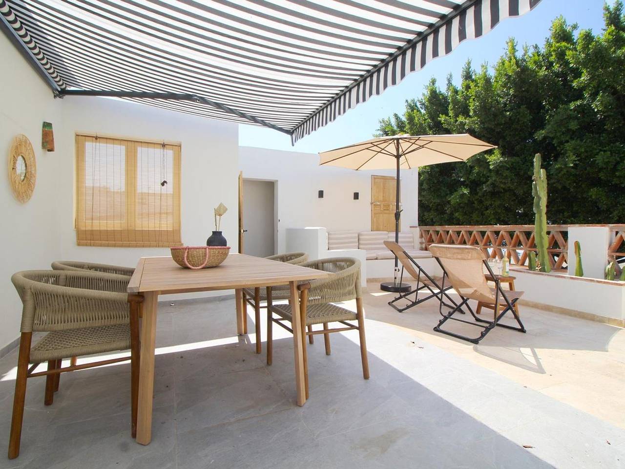 Apartamento entero, Ático en Málaga con Gran Terraza y Vistas al Mar in Playa del Palo, Málaga