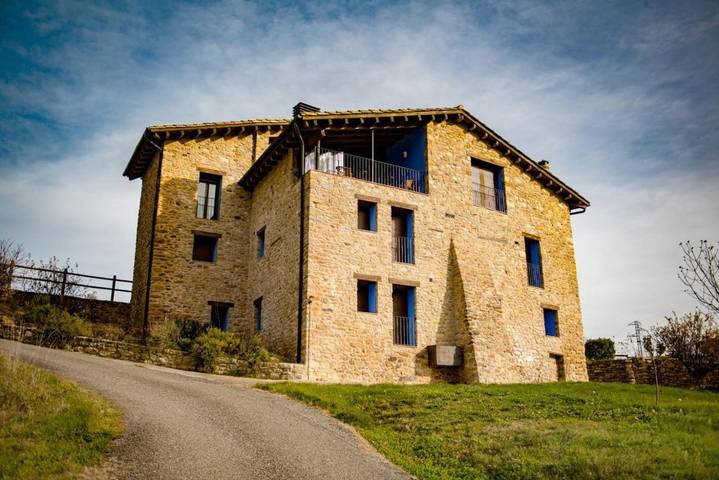 Gîte pour 5 personnes, avec Balcon et Terrasse ainsi que Jardin et Vue à Arén