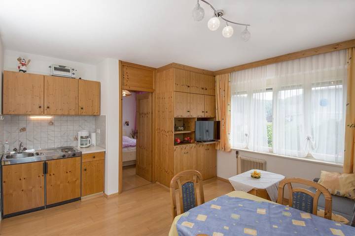 Ferienwohnung für 4 Personen, mit Seeblick und Pool sowie Ausblick und Garten - 1