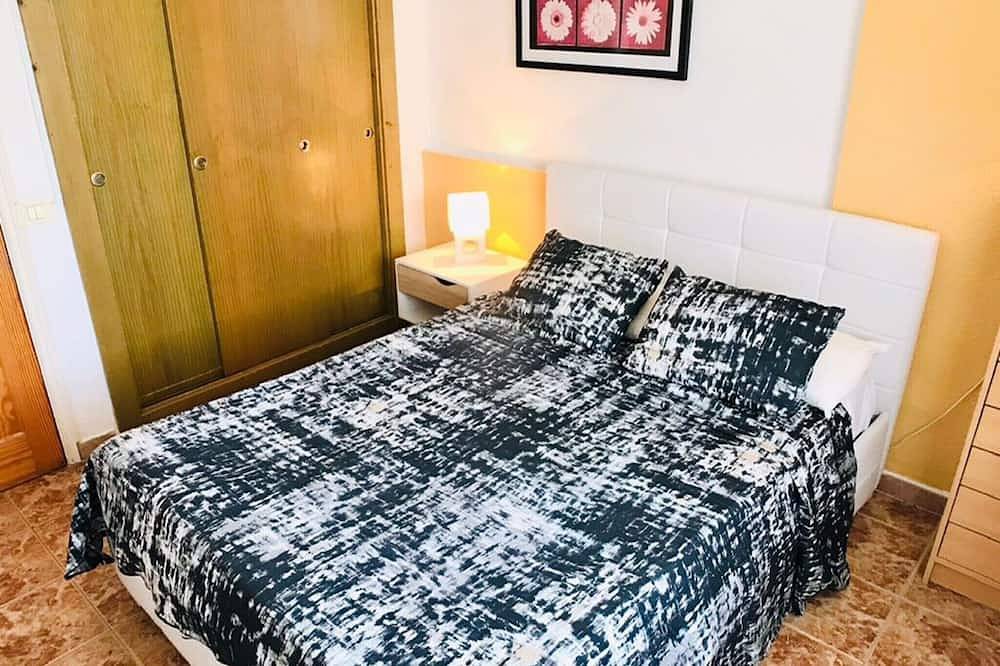 Entire apartment, Apartment by the Beach. Few steps for access- Vv license in Playa Puerto Colón, Adeje