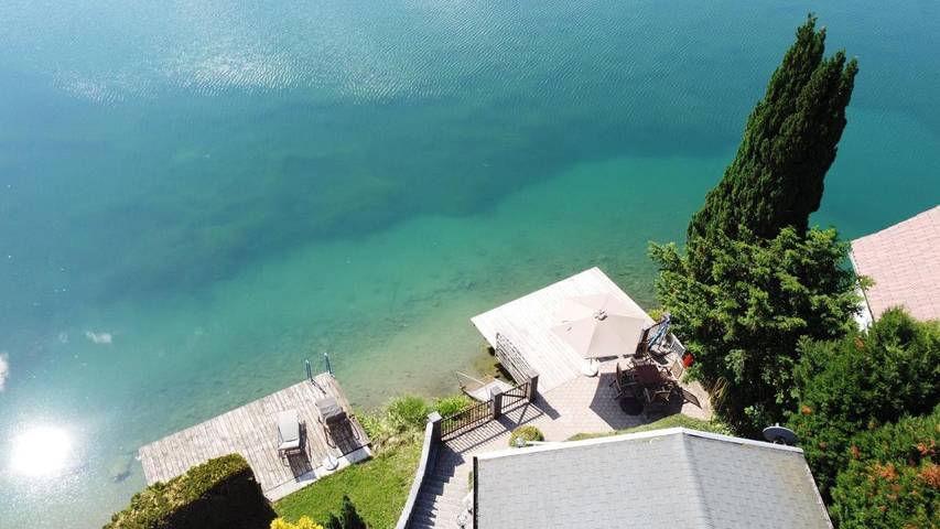 Ferienhaus für 3 Personen, mit Terrasse und Garten sowie Seeblick