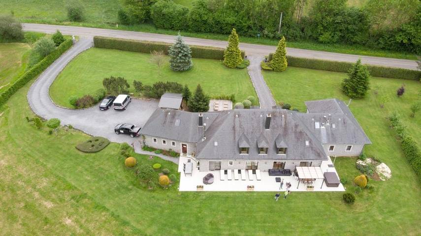 Cottage pour 2 personnes, avec jacuzzi ainsi que sauna et jardin dans Mormont
