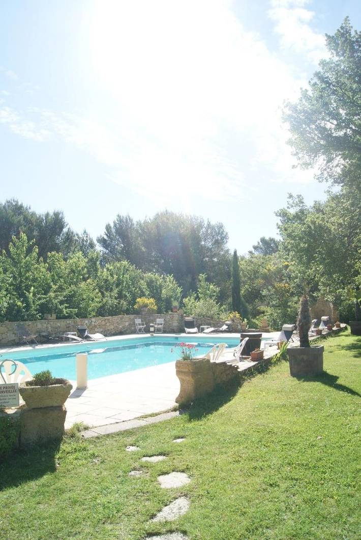 Chambre d’hôte pour 2 personnes, avec Terrasse ainsi que Jardin et Piscine à Rognes