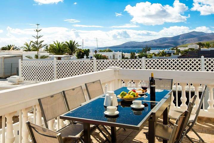 Villa für 8 Personen mit Terrasse in Puerto Calero, Yaiza