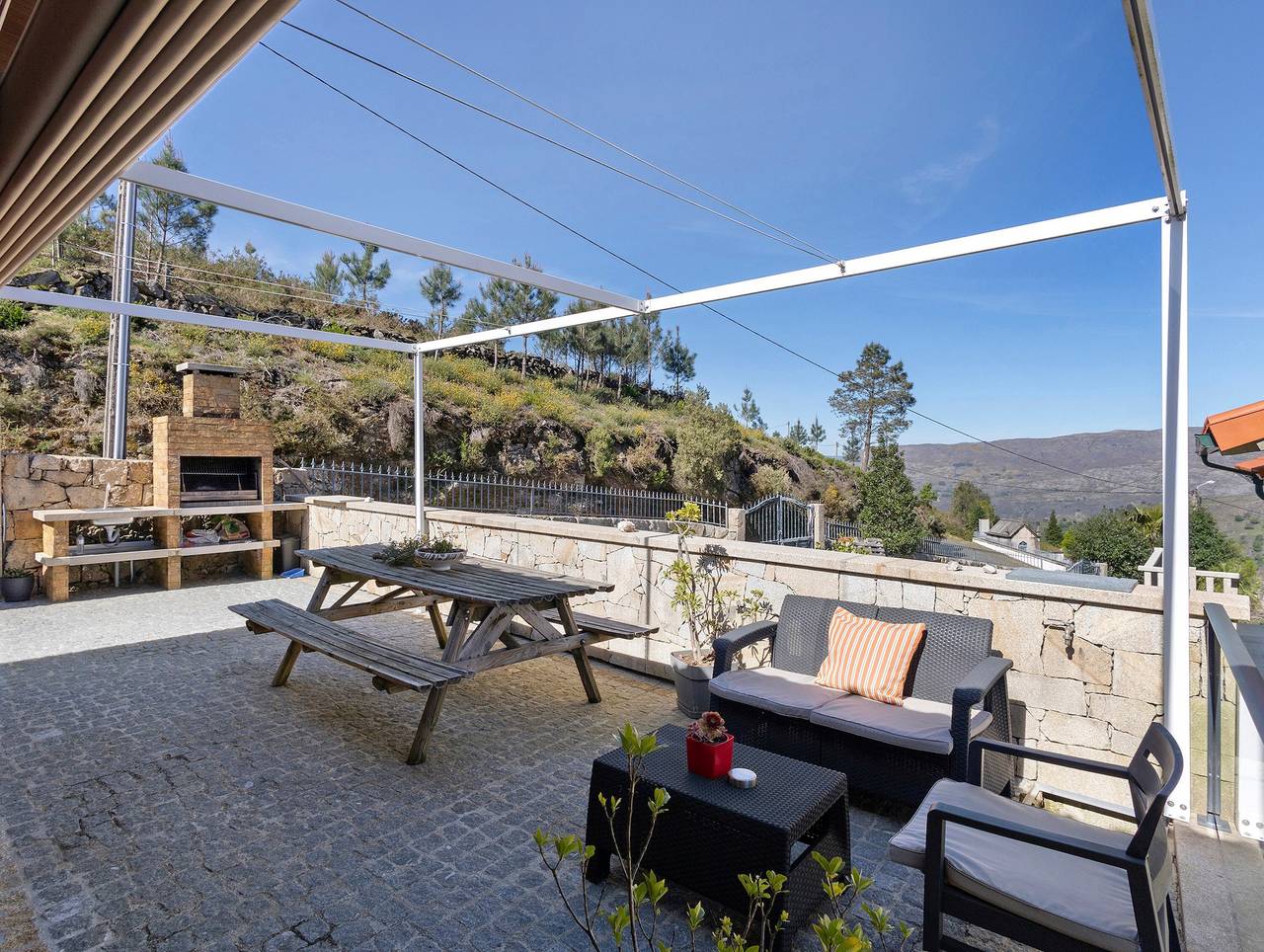 Casa Dona Florinda - Ermida, Pnpg: Piscina Partilhada, Jardim e Wi-Fi in Ermida (Ponte da Barca), Parque Nacional da Peneda-Gerês