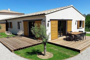 Gîte pour 6 personnes, avec piscine ainsi que terrasse et jardin à Laval-Saint-Roman