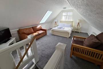 Beach House for 15 People in Selsey, West Sussex, Photo 2