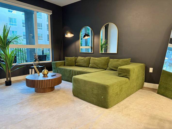 Vacation rental for 3 people, with balcony and pool as well as yard, kid friendly in Santa Ana