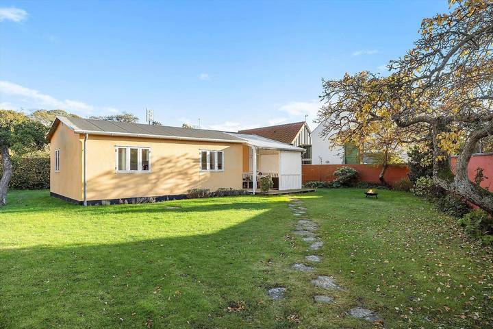 Ferienhaus für 2 Personen, mit Terrasse und Garten in Svaneke