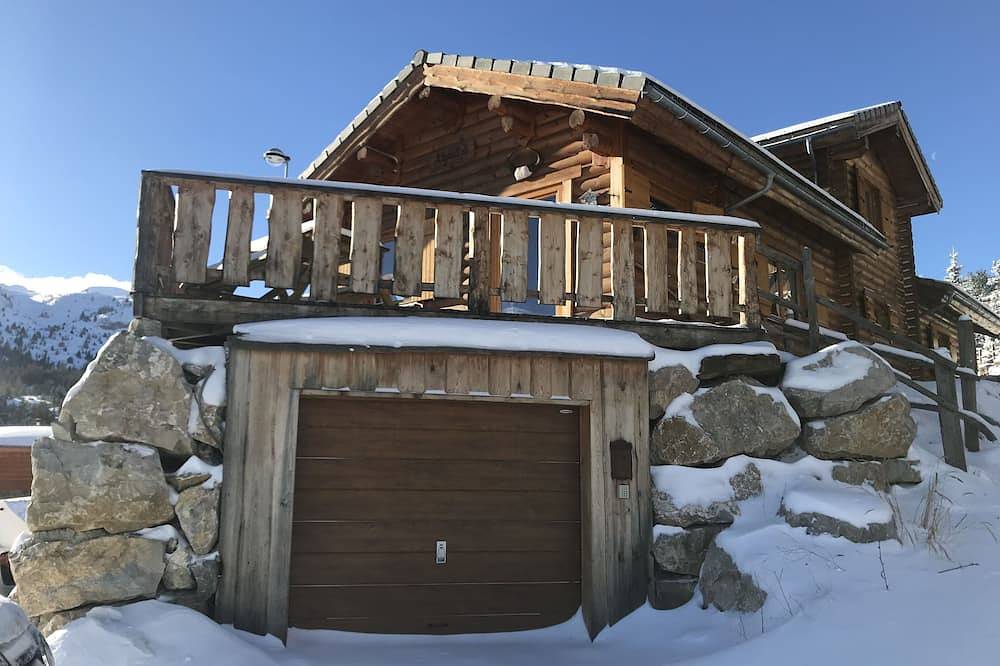 Authentic Scandinavian log cabin in La Joue du Loup, Le Dévoluy