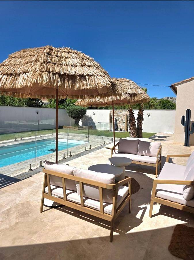 Location de vacances pour 7 personnes, avec piscine et jardin, adapté aux familles à Le Rove