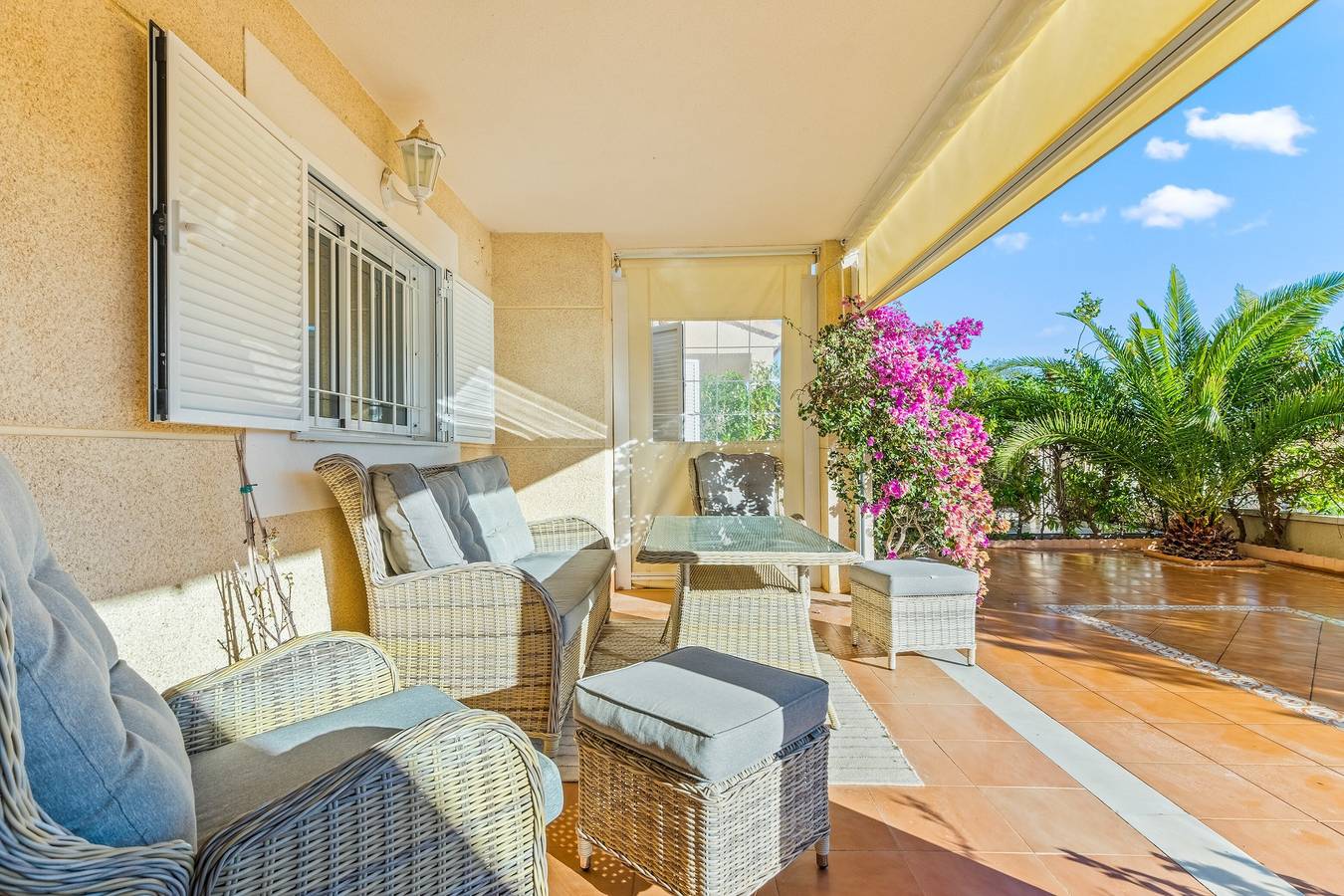 Geheel appartement, Appartement 'Bugenwilla Orihuela Costa' met Gedeeld Zwembad, Wifi en Airconditioning in Orihuela, Costa Blanca
