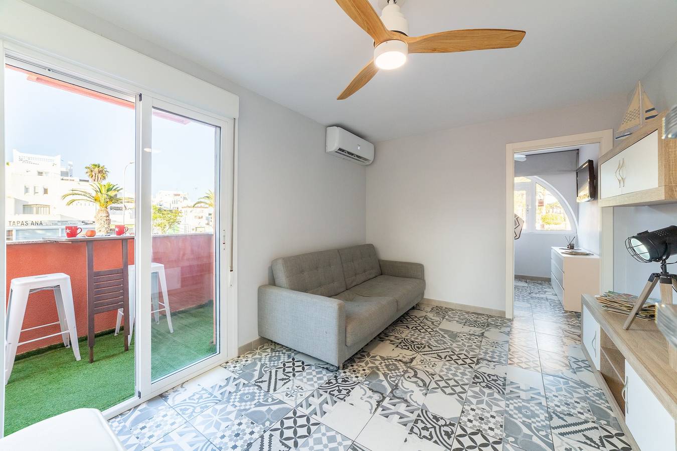 Appartamento intero, Appartamento 'Las Buganvillas' con piscina condivisa, terrazza privata e aria condizionata in Urbanización Roquetas de Mar, Roquetas de Mar