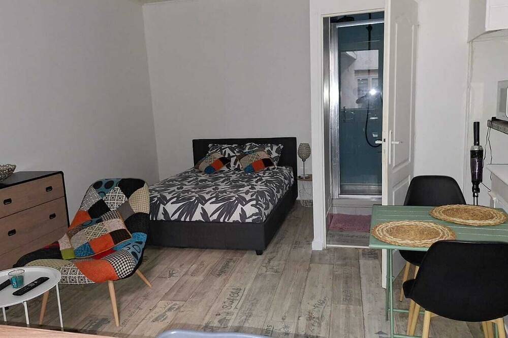 Entire apartment, Quiet studio, indoor terrace and secure bike storage in Rochefort, Rochefort region