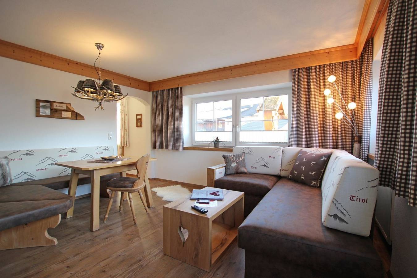 Ganze Ferienwohnung, 4 Sterne Appartementhotel Zugspitzhof - Appartement mit 2 Schlafzimmer in Ehrwald, Ammergauer Alpen (Österreich)