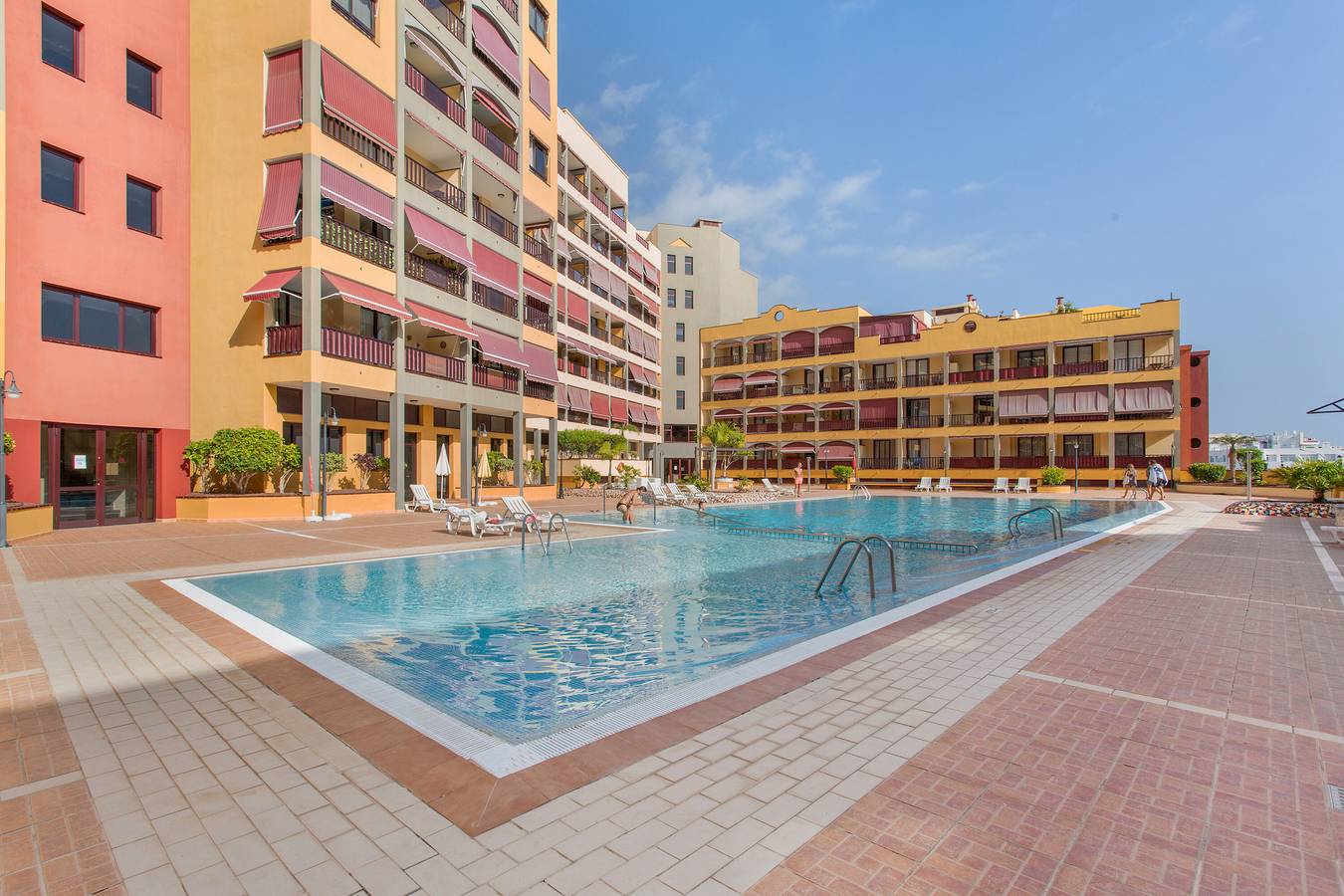 Apartamento entero, Vacaciones 'Nos Lo Merecemos' con vistas a la montaña, piscina compartida y Wi-Fi in Puerto Santiago, Santiago del Teide