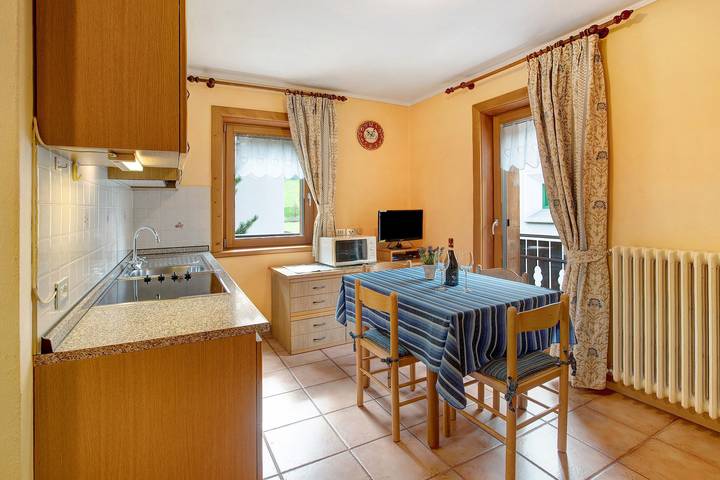 Entire apartment, Apartment 'Bait Dal Cucù Appartamento All' with Mountain View, Shared Garden and Wi-Fi in Livigno (Town), Livigno