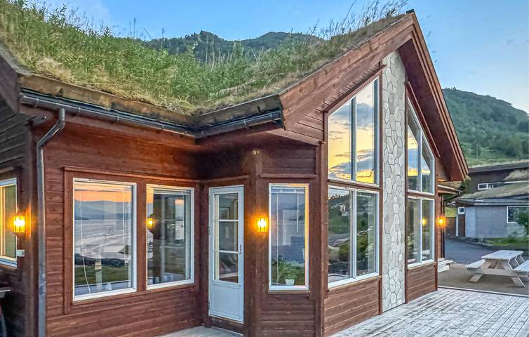 Ferienhaus für 10 Personen mit Terrasse in Vindafjord