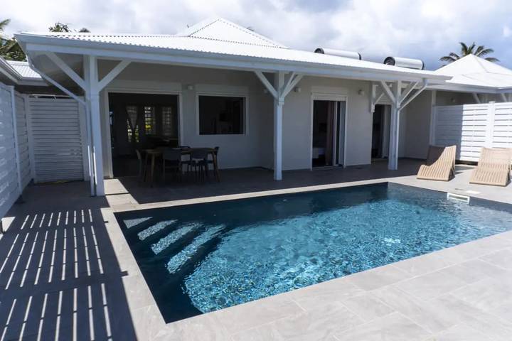 Villa für 4 Personen, mit Pool und Terrasse sowie Garten und Ausblick - 1