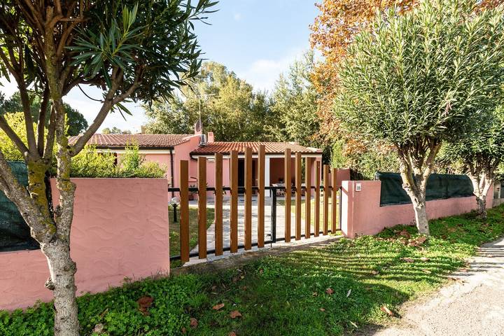 Beautiful Holiday Home “Villetta Coccinella” with Wi-Fi in Geremeas, Maracalagonis