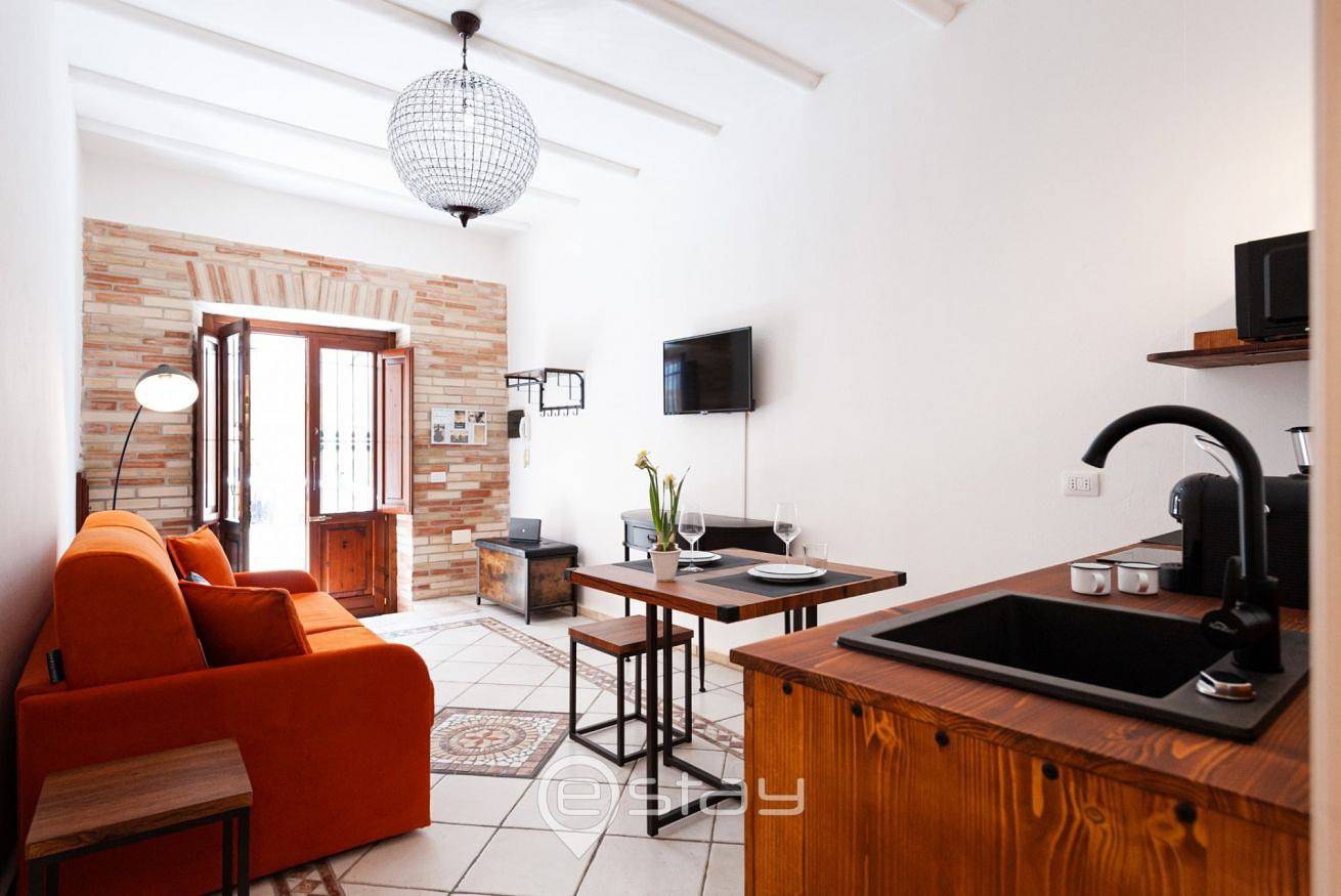 Entire apartment, Charm in Siotto Pintor in Stampace, Cagliari