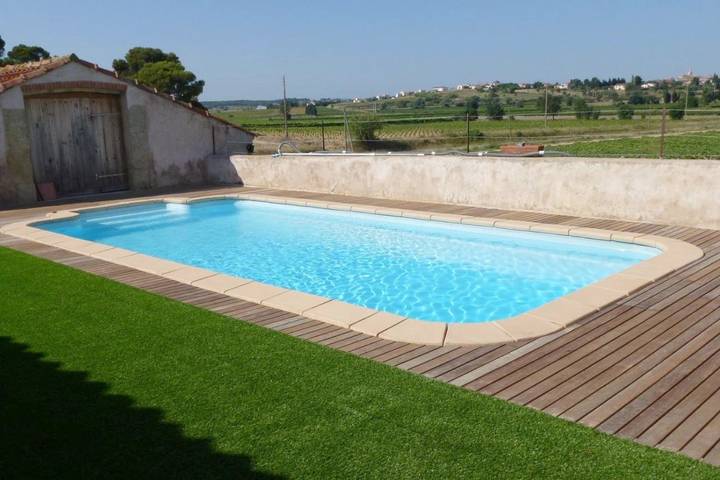 Location de vacances pour 3 personnes, avec piscine ainsi que vue et jardin à Ouveillan - 2