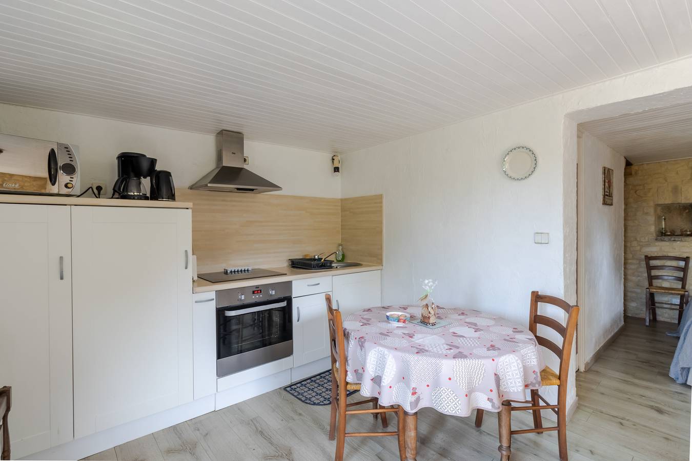 Apartamento entero, Estudio con encanto en Dordoña con piscina compartida y vistas panorámicas in Cénac-et-Saint-Julien, Périgord Noir