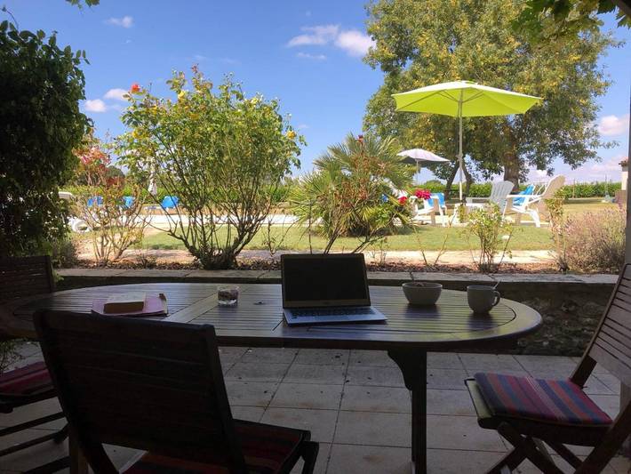 Gîte pour 4 personnes, avec jardin ainsi que piscine et vue, adapté aux familles à Mortagne-sur-Gironde - 2