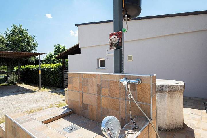 Beautiful holiday home with heated swimming pool, summer kitchen, WiFi, grill in Vodnjan, Grad Vodnjan