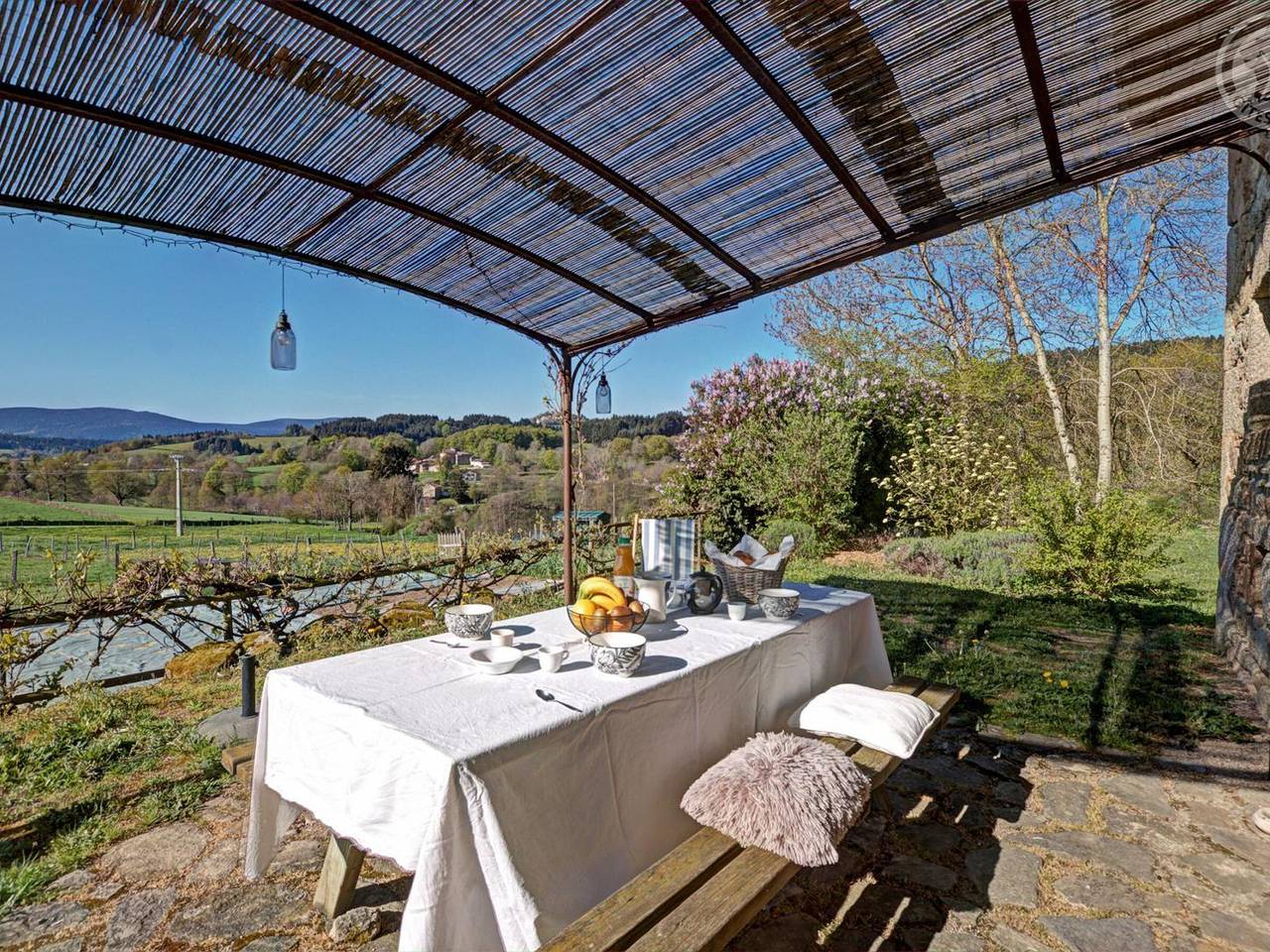 Encantadora casa para 10, naturaleza y confort con mascotas permitidas in Les Salles, Montbrison