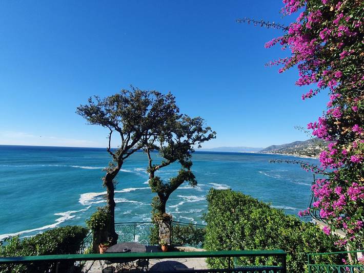 Casa vacanza per 5 persone, con Balcone e Terrazza nonché Giardino in Liguria